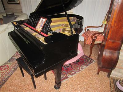 19/26-2- 01 pianoforte mezzacoda Ant. Petrof colore nero
