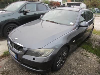 35/25-01 autovettura BMW 330D