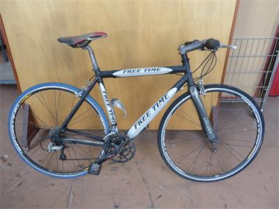 17/26-3- 01 bicicletta  trekking marca Free Time
