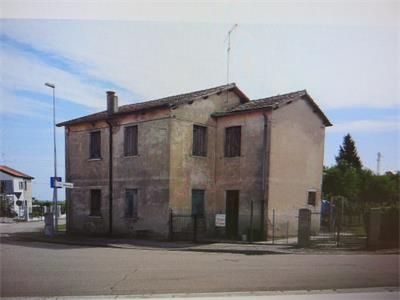 Quota 1/1 di piena proprietà di Porzione di fabbricato bifamiliare con garage pertinenziale