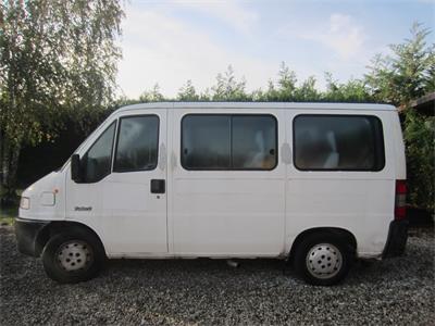 38/26-4- 01 autovettura Peugeot Boxer tg BE814AA a 9 posti