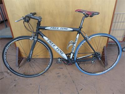 17/26-3- 01 bicicletta  trekking marca Free Time