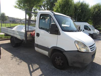 5/24-1- 01 autocarro Iveco Daily mod 35/E4 con grue retrocabina