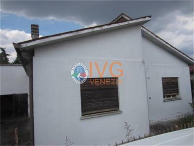 Quota 1/1 di piena proprietà di Abitazione con garage