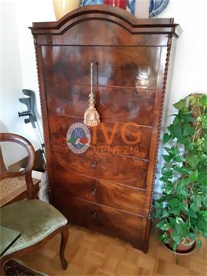 16/2025- mobili d'antiquariato