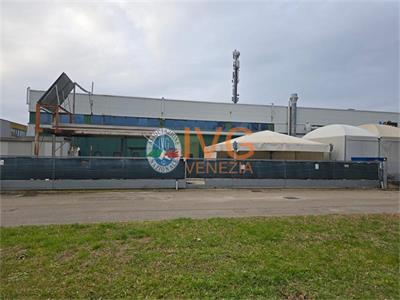 40/23- quota del 100% della piena proprietà di porzione di capannone ad uso artigianale con uffici
