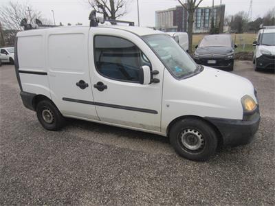36/25-2- 01 autocarro Fiat Doblò tg CT130DC