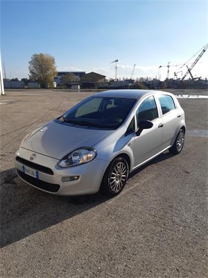 28/25-7- autovettura Fiat Punto