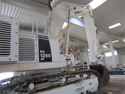 28/25-17- 01 escavatore idraulico Komatsu PC 1250/8