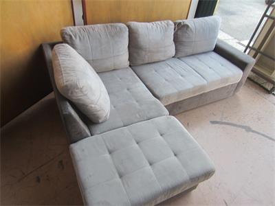 3/26- 02 tv color Lg, divano e parete attrezzata