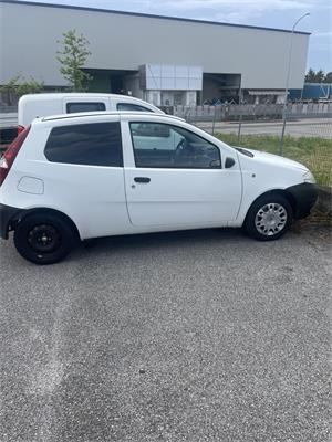 18/25-3- 01 autocarro Fiat Punto van