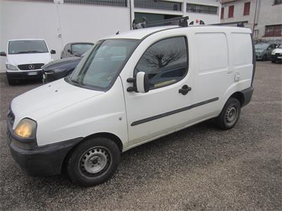 36/25-2- 01 autocarro Fiat Doblò tg CT130DC