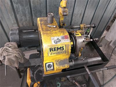 47/25-1- attrezzature specifiche per officina meccanica e per saldatura, materia prima, mobilio ect